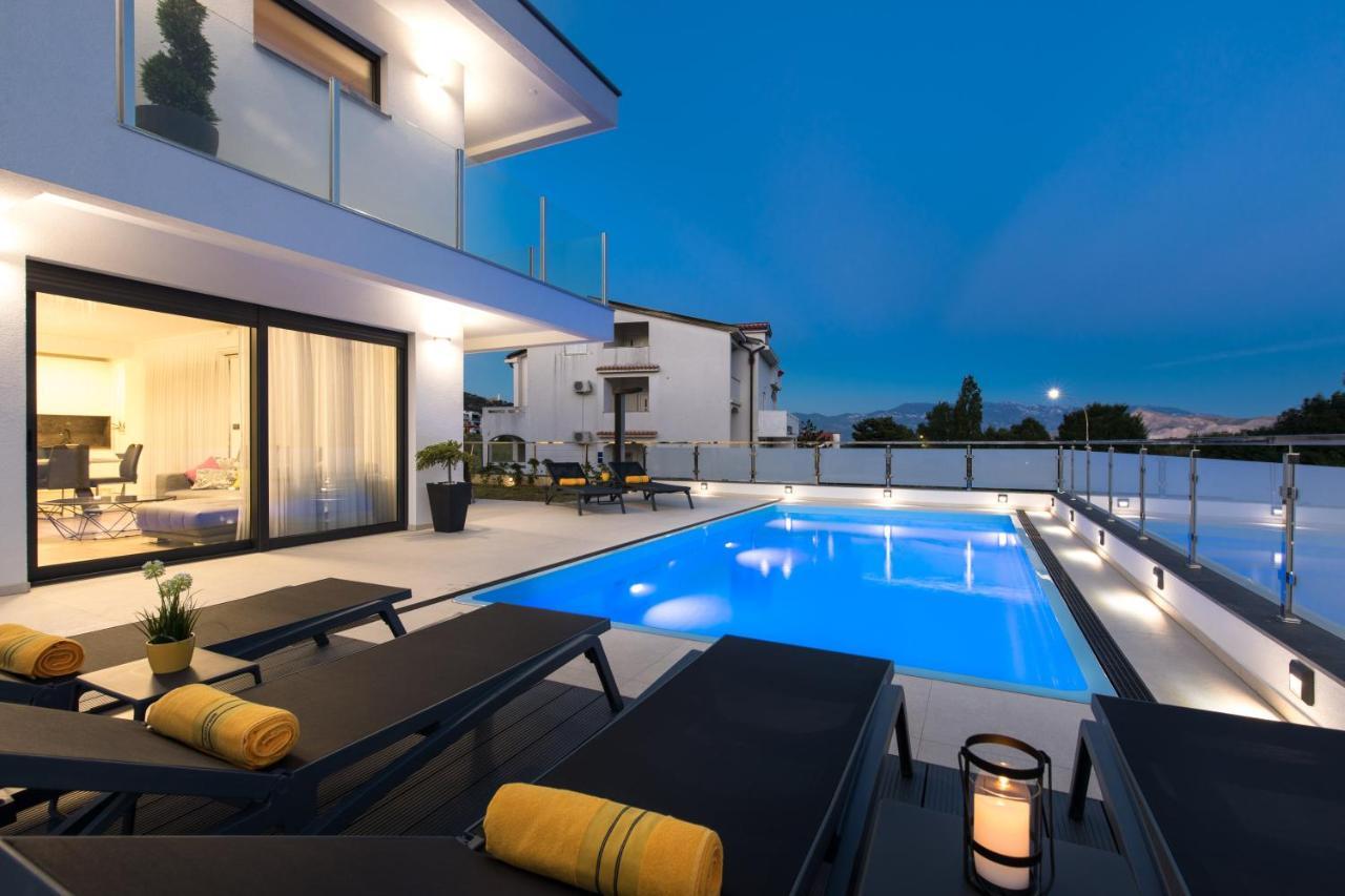 Villa Supernus With Heated Pool 巴斯卡 外观 照片