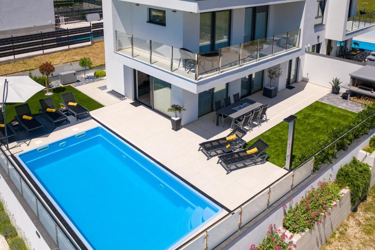 Villa Supernus With Heated Pool 巴斯卡 外观 照片